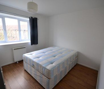 3 bedroom flat to rent - Photo 5