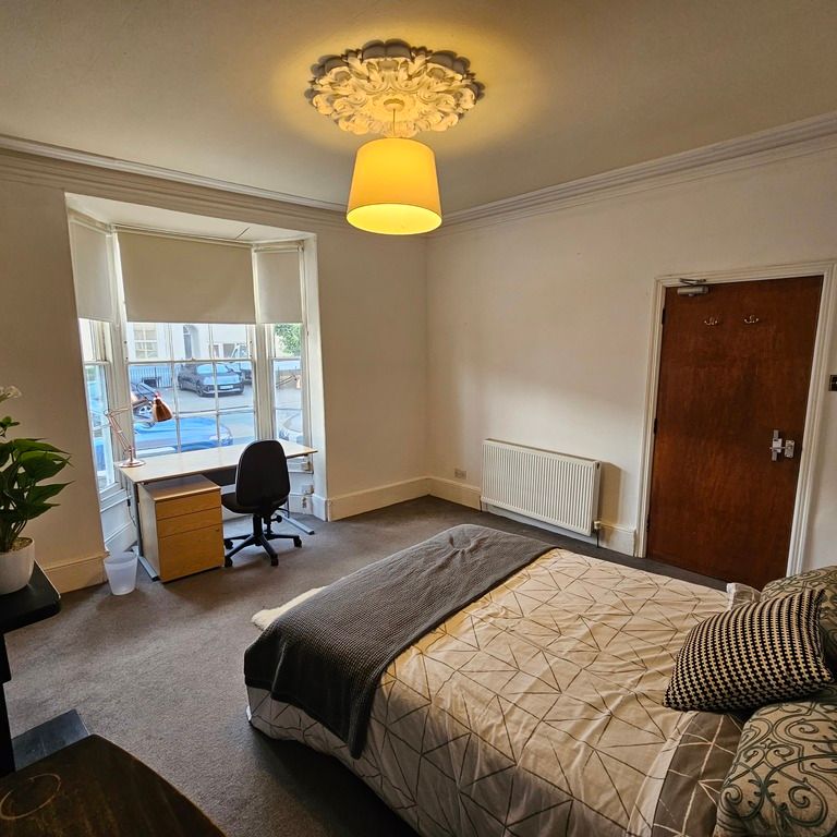 6 Bed Student Accommodation - Photo 1