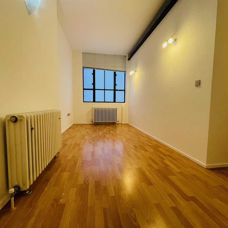 2 Bed Flat - Photo 1