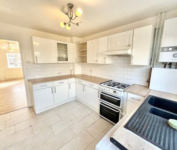 Staplegrove, Shoeburyness, Southend-on-Sea, Essex, SS3 8AQ - Photo 2