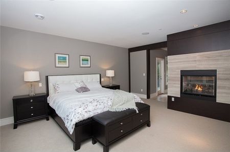 West Vancouver Ambleside Luxury 3-Level Home 5br 7ba for Rent (Ambleside) - Photo 3