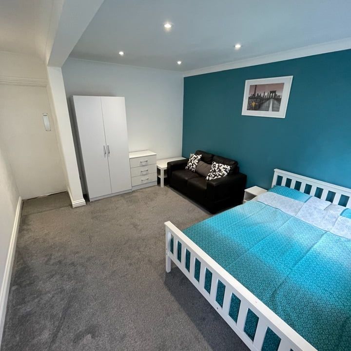 Studio Flat, Chertsey Close, LU2 - Photo 1