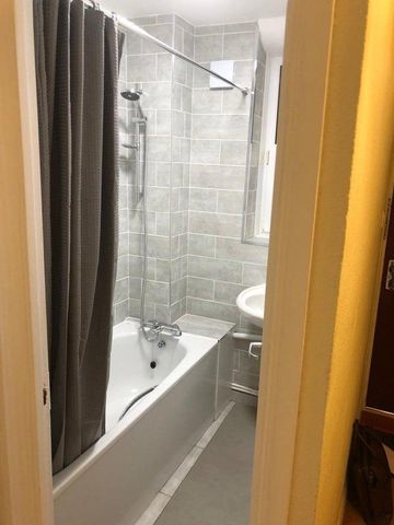 4 bedroom flat share to rent - Photo 4