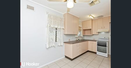 Charming Family Home for Rent – Ideal for Your Family's Next Chapter! - Photo 3