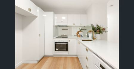 Coastal Living in the Heart of Surfers Paradise - Photo 5