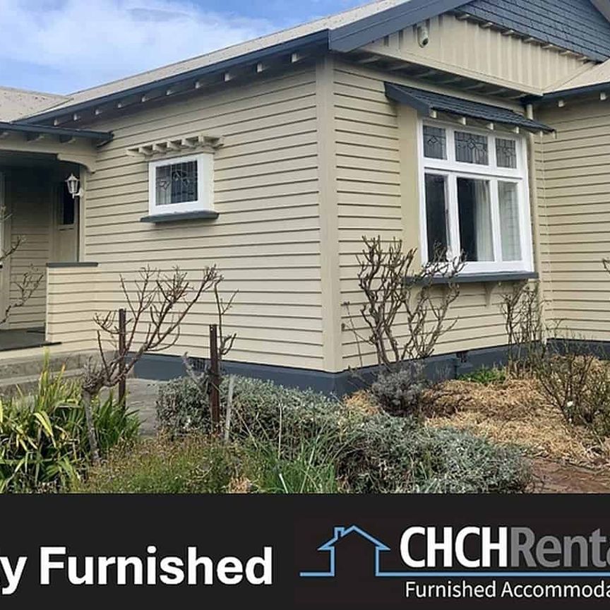 FULLY FURNISHED RENOVATED CHARACTER BUNGALOW IN PRIME LOCATION! - Photo 1