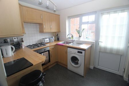 2 bedroom end of terrace house to rent - Photo 5