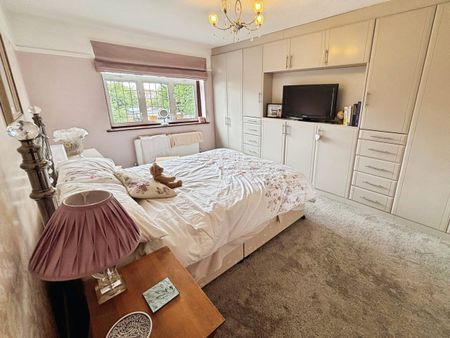 Gaynes Park Road, Upminster, RM14 - Photo 5