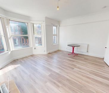 3 bedroom maisonette to rent - Photo 2