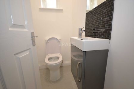 Wokingham Road, Reading, Berkshire, RG6 1JL- Room 7 - Photo 3