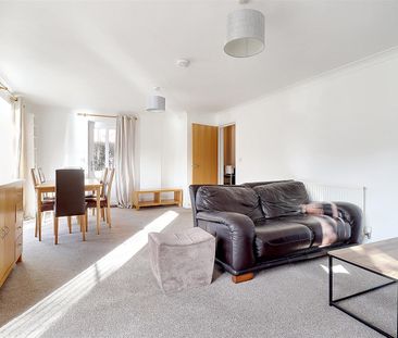 3 Bedroom Flat / Apartment to let - Photo 1