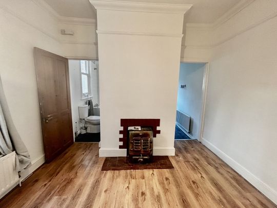 4 Bed Semi-Detached House, Beulah Hill, SE19 - Photo 1