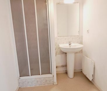 Proche centre-ville et commerces - appartement T2 - 45 m² habitables. - Photo 5