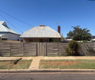 1-2 bedroom partially furnished cottage - Photo 6
