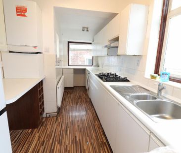 3 bedroom semi-detached house to rent - Photo 3