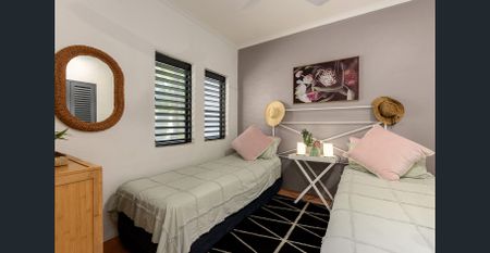 TWO BEDROOM UNIT CLOSE TO TOWN AND BEACH - Photo 4