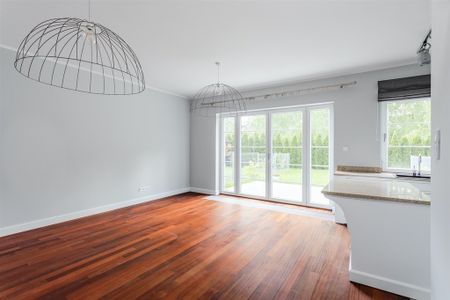 Funkcjonalny dom w sąsiedztwie Lasu Kabackiego - Zdjęcie 2