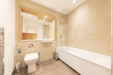 3 bedroom flat to rent - Photo 5