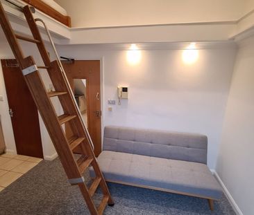 Studio Flat, Morden Road, SW19 - Photo 1