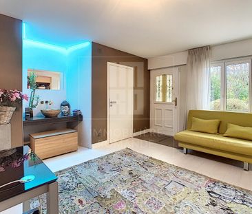 Contiguous 8-room villa with private pool - Photo 2