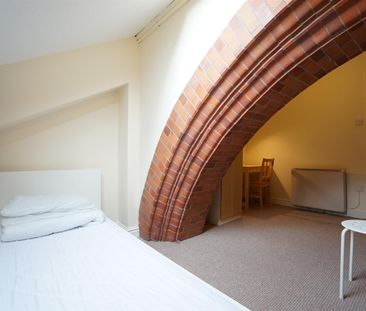 Flat, 14 Tabernacle Garth Road - Photo 1