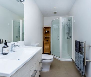 Fab spacious family home in great location with Double Garage!! - Photo 4