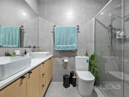 3 BEDROOM FAMILY HOME - Photo 5