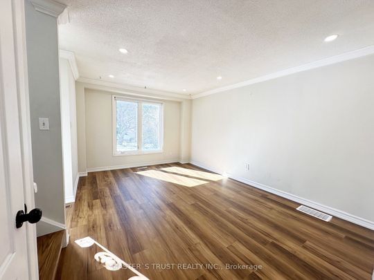 For Lease - 802 Greenfield Crescent, Newmarket, Ontario - Photo 1