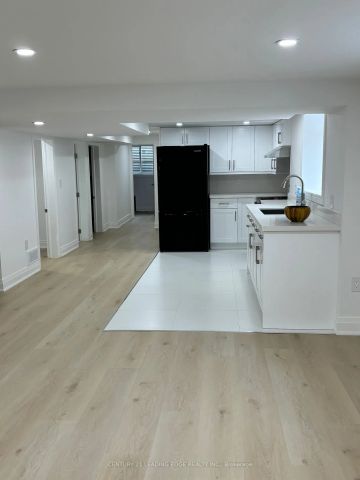 Detached Home For Lease | W9246043 - Photo 4