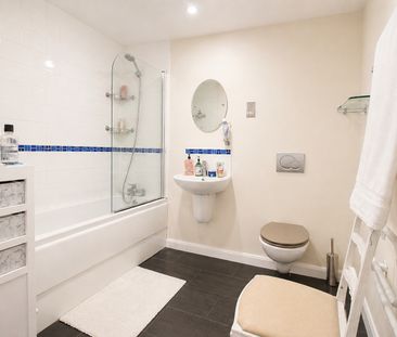 1 bedroom Flat in Upper Street, Fleet - Photo 4