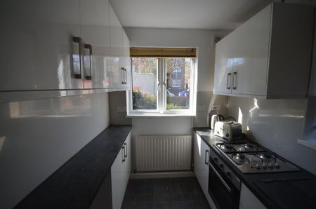 1 bedroom in a house share to rent - Photo 3