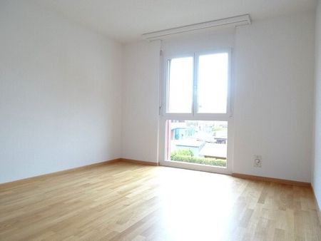 Moderne 4.5-ZW im 2. OG à 99 m² - Foto 2