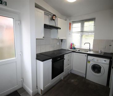 3 bedroom semi-detached house to rent - Photo 6