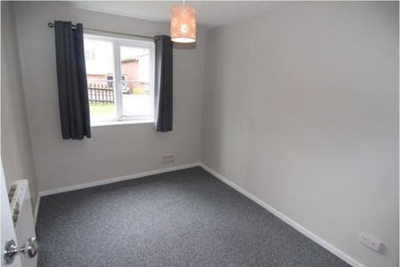 2 bedroom ground floor maisonette to rent - Photo 2