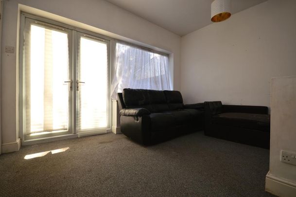 3 bedroom end of terrace house to rent - Photo 1