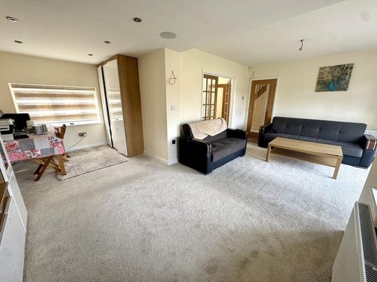 4 bedroom semi-detached house to rent - Photo 1