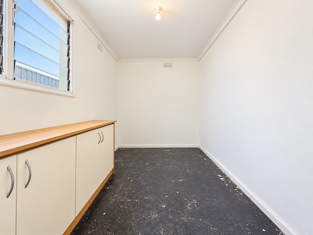 Comfortable Family Living in a Convenient Preston Location - Photo 5