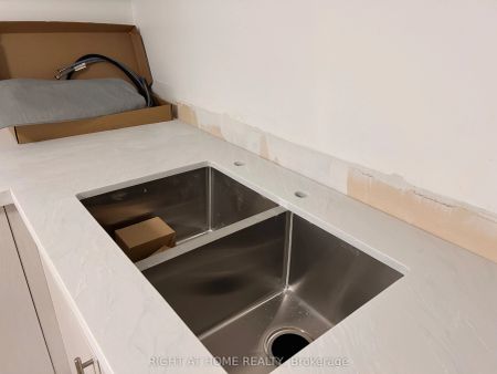 1039 Ossington Avenue #B - Photo 2