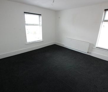 2 bedroom end of terrace house to rent - Photo 2