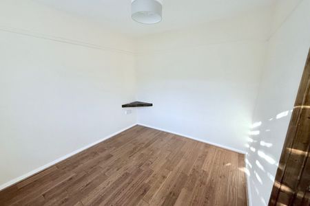 Newhouse Crescent - Photo 2