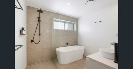 4 Bedroom Penthouse Bilinga - Fully Furnished - Photo 2