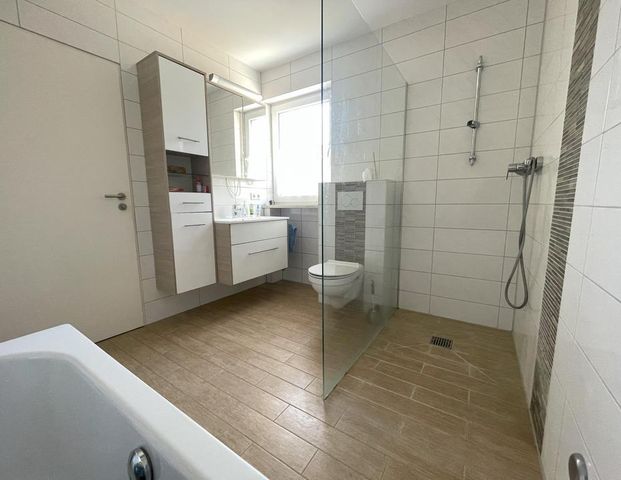 Großzügige, helle Wohnung mit Garten in ruhiger Lage / 4+2 Zi - Photo 1