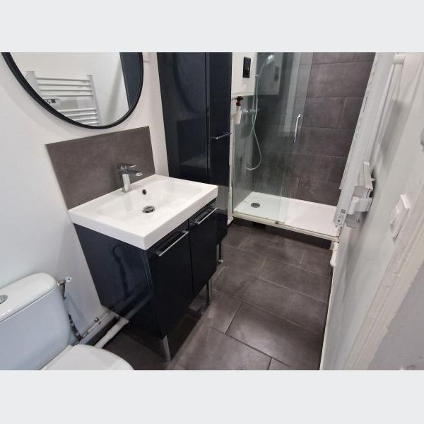 Appartement à Louer à LILLE 570 € - Photo 2