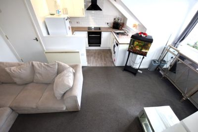 2 bedroom Flat in Flat 28, Leeds - Photo 3