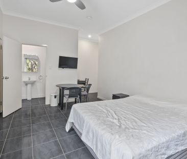 Self Contained Studios, so close to University of QLD - Photo 4