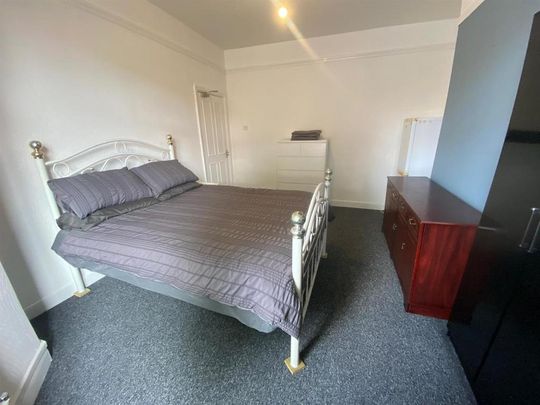 1 bedroom in a house share to rent - Photo 1