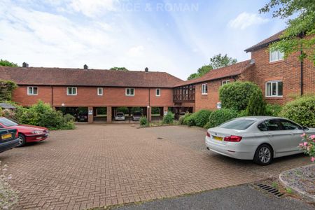 1 Bedroom Apartment, Holly Court – Leatherhead - Photo 5