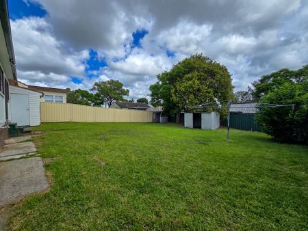 In the Heart of Town - Photo 4