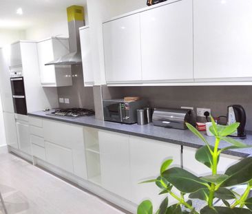 Room in a Shared House, Croham Road, CR2 - Photo 5