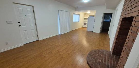 2 bed 1 bath 1200sqft bsmt - Photo 2